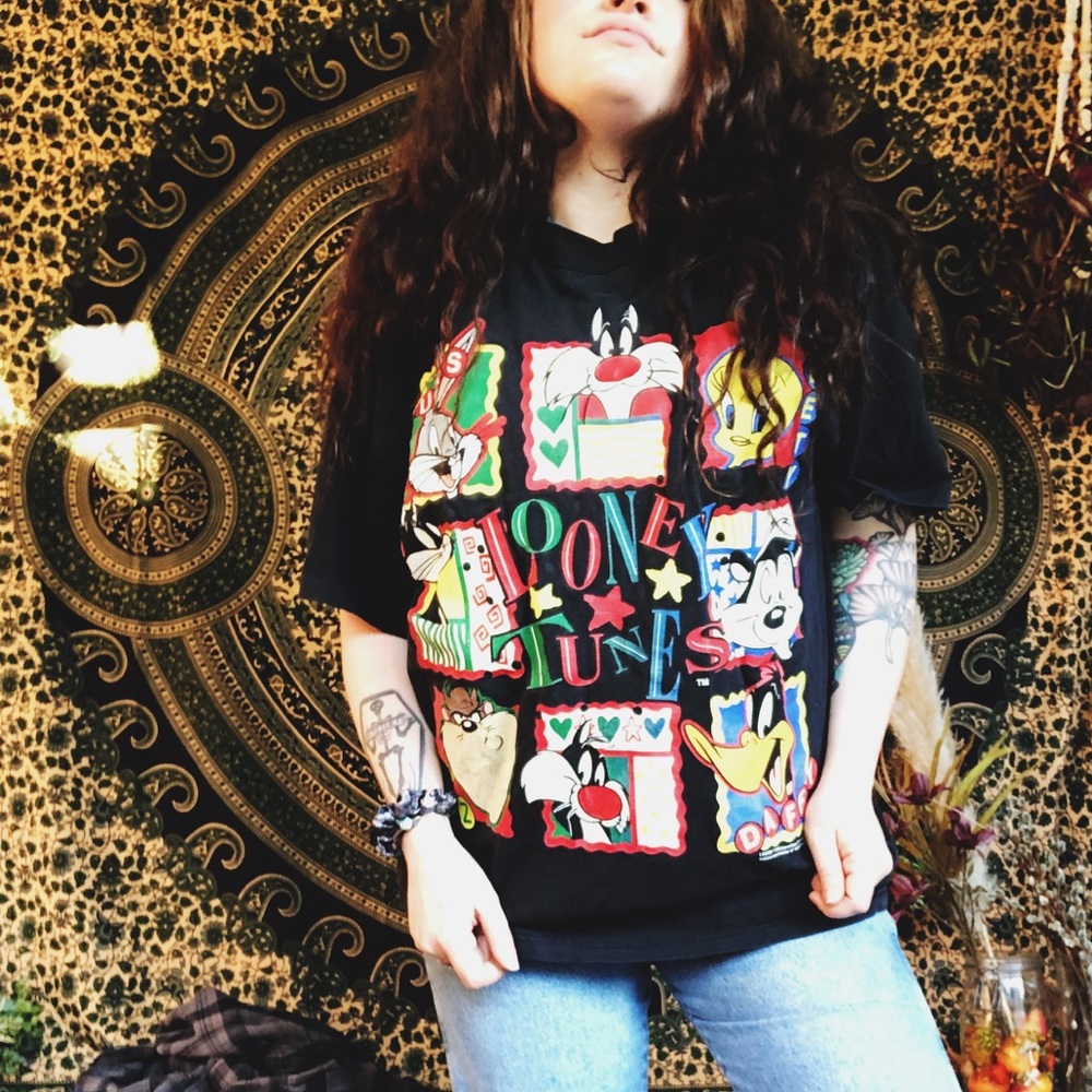 VINTAGE OVERSIZED LOONEY TUNES TEE